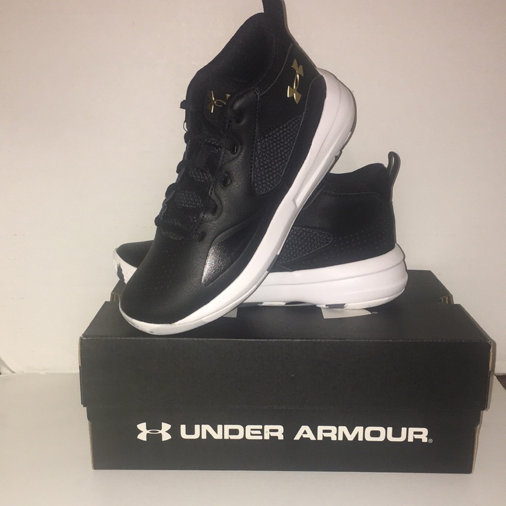 UNDER ARMOUR US GA LOCKDOWN 5 YOUTH SIZE 4 NEW IN BOX